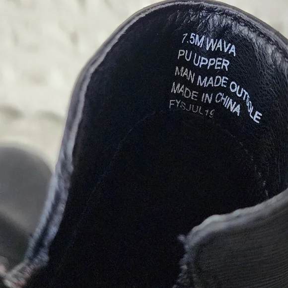 Daisy Fuentes Black Heeled Ankle Boots - Picture 3 of 8